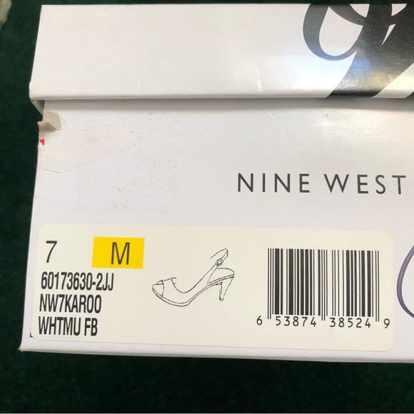 Nine West, 3” Heels, size 7 - Gold - Picture 3 of 5